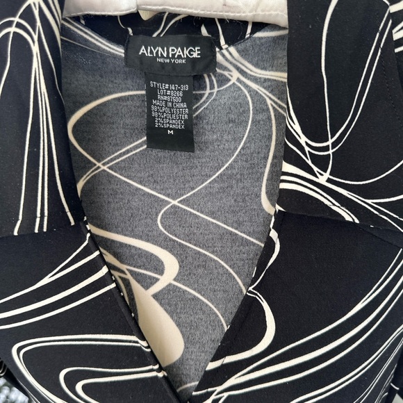 Elegant Black and White Swirl Dress - Picture 2 of 3